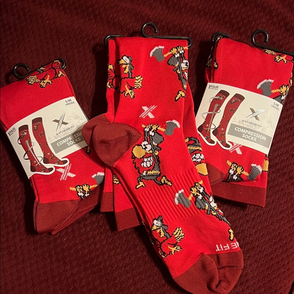 Extreme Fit - Funny Thanksgiving Red Athletic Socks